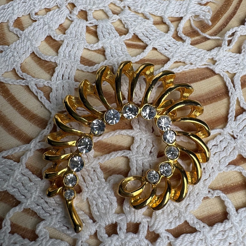 Vintage Unsigned Gold Tone Brooch Pin Feather Rhinestone